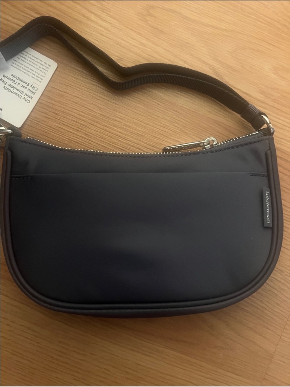 VIRAL🚨NWT LULULEMON CITY ESSENTIALS MINI SHOULDER BAG ADJUSTABLE🚨 - Picture 2 of 4